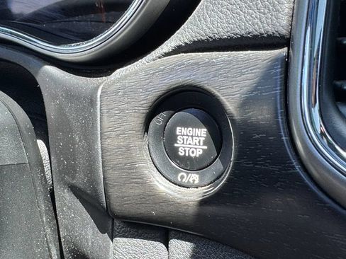 Used 2018 Jeep Grand Cherokee Altitude AWD/4WD image 24