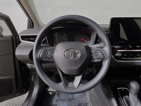 Used 2025 Toyota Corolla LE FWD image 18