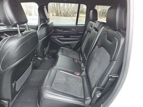 Used 2024 Jeep Grand Cherokee Altitude image 18