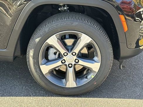 New 2025 Jeep Grand Cherokee Limited w/ Luxury Tech Group II image 10