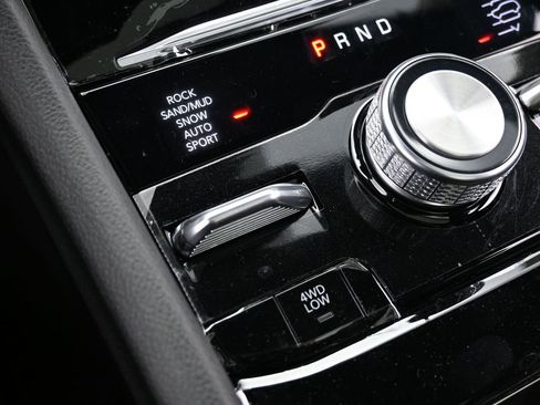 Used 2024 Jeep Grand Cherokee Overland w/ Luxury Tech Group IV image 17