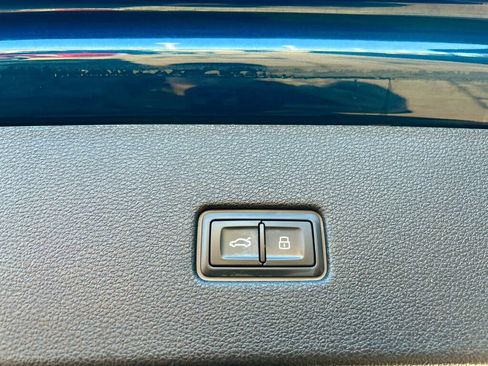 Used 2022 Audi Q8 Premium Plus w/ Premium Plus Package image 9