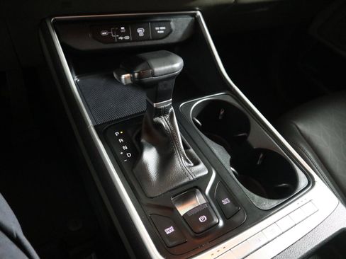 Used 2025 Kia Carnival image 22