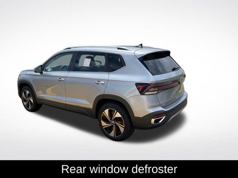 Used 2025 Volkswagen Taos SE AWD/4WD image 5