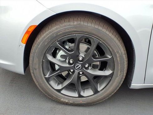 New 2026 Chrysler Pacifica Limited w/ S Appearance Package image 22