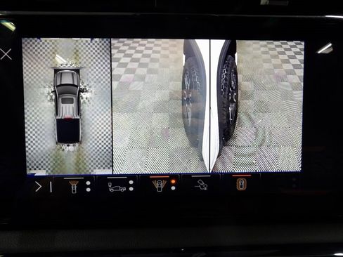 Used 2025 GMC Sierra 1500 AT4 w/ Technology Package image 18