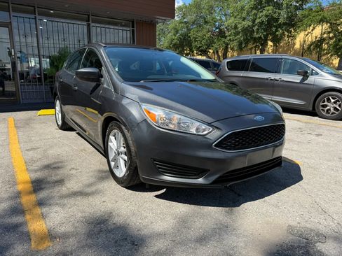 Used 2018 Ford Focus SE FWD image 3