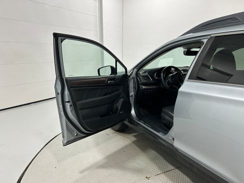Used 2019 Subaru Outback 3.6R Limited AWD/4WD image 21