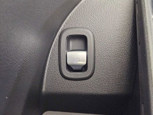 New 2025 Mercedes-Benz GLC 300 4MATIC image 40