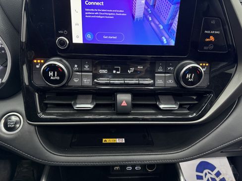 Used 2024 Toyota Highlander XLE image 18