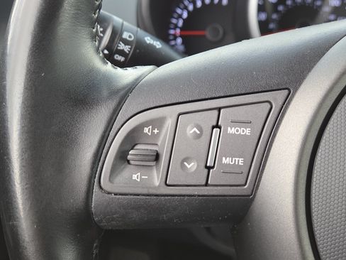 Used 2013 Kia Soul + FWD image 28