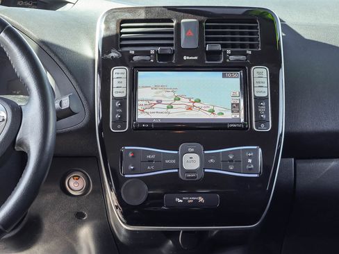 Used 2013 Nissan Leaf SV w/ LED & Quick Charge Pkg FWD image 8