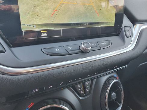 Used 2023 Chevrolet Blazer LT image 28