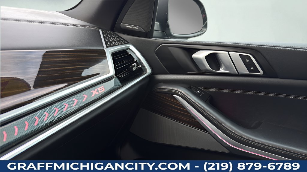 Used 2025 BMW X5 xDrive50e AWD/4WD image 13