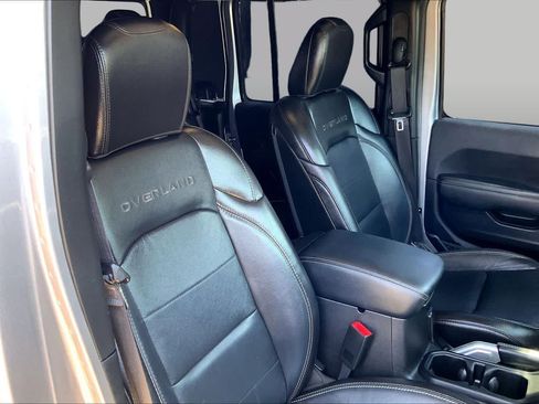 Used 2020 Jeep Gladiator Overland AWD/4WD image 9