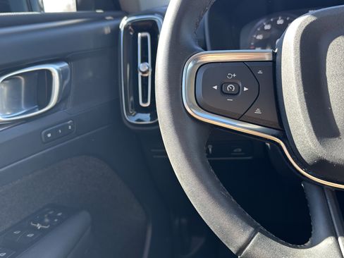 Used 2022 Volvo XC40 T5 Momentum w/ Premium Package image 20