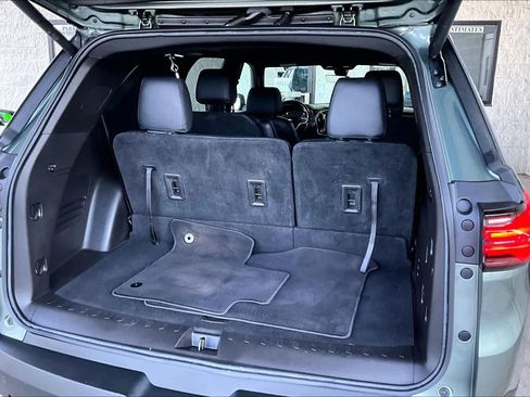 Used 2022 Chevrolet Traverse LT FWD image 32