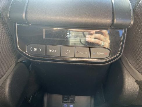 Used 2022 Toyota Highlander LE FWD image 14