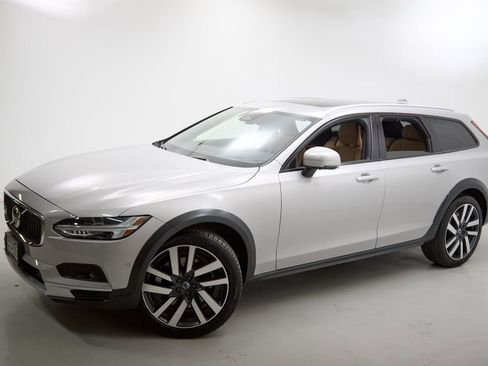 Certified 2025 Volvo V90 B6 Cross Country Ultra AWD/4WD image 3
