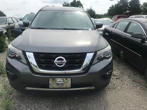 Used 2019 Nissan Pathfinder SV image 11