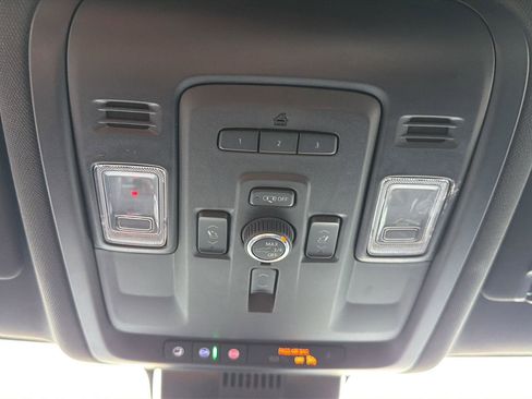 Used 2023 Chevrolet Suburban Premier image 14