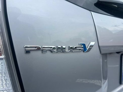 Used 2017 Toyota Prius V Five w/ Advanced Technology Package FWD image 8