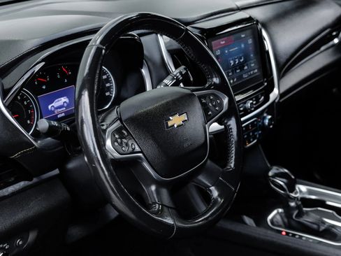 Used 2022 Chevrolet Traverse LT FWD image 22