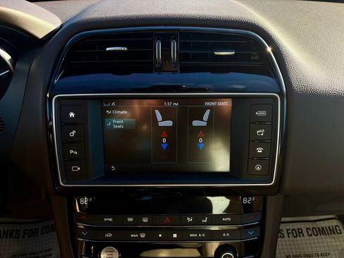 Used 2017 Jaguar F-PACE Prestige image 38