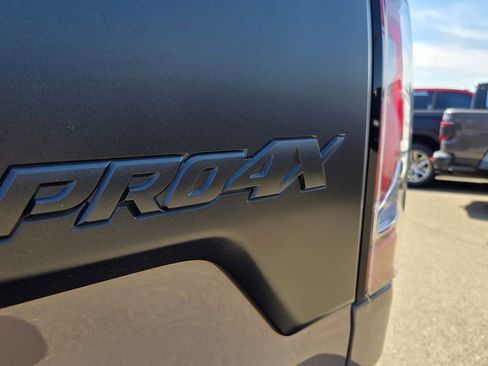 Used 2024 Nissan Titan PRO-4X w/ Pro-4x Convenience Package image 9