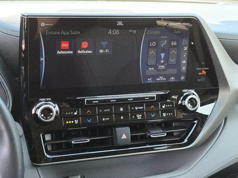 Used 2021 Toyota Highlander Limited FWD image 31