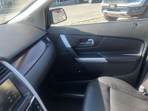 Used 2014 Ford Edge Limited w/ Equipment Group 302A AWD/4WD image 17