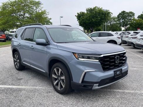 Certified 2025 Honda Pilot Touring image 4
