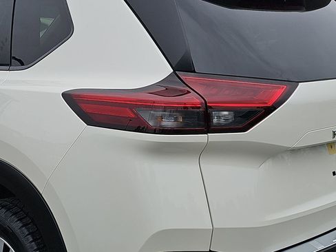 Used 2023 Nissan Rogue SV FWD image 36