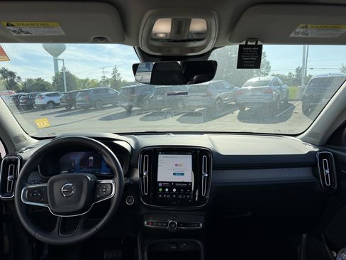 Used 2024 Volvo XC40 B5 Ultimate w/ Protection Package Premier AWD/4WD image 9