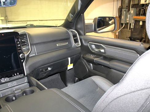 New 2026 RAM 1500 4x4 Crew Cab image 33