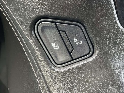 Used 2019 GMC Yukon XL SLT w/ HD Trailering Package image 35