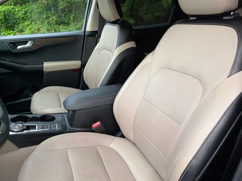 Used 2020 Ford Escape Titanium AWD/4WD image 20