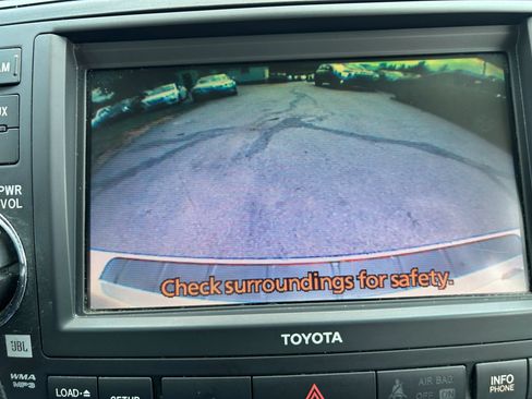 Used 2012 Toyota Highlander Limited w/ Tow Pkg AWD/4WD image 24