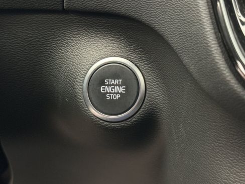 Used 2025 Volvo XC40 B5 Plus AWD/4WD image 22