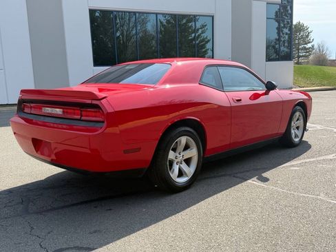 Used 2010 Dodge Challenger SE RWD image 3
