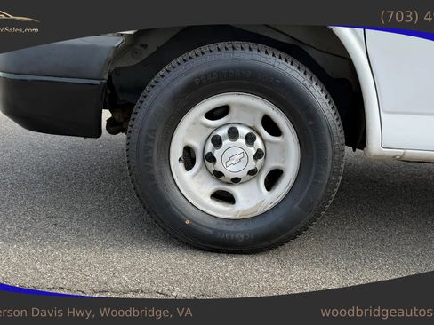 Used 2015 Chevrolet Express 2500 Van 3D image 29