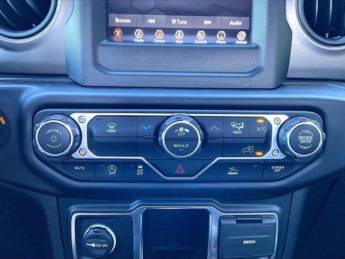 Used 2022 Jeep Wrangler Sport AWD/4WD image 17