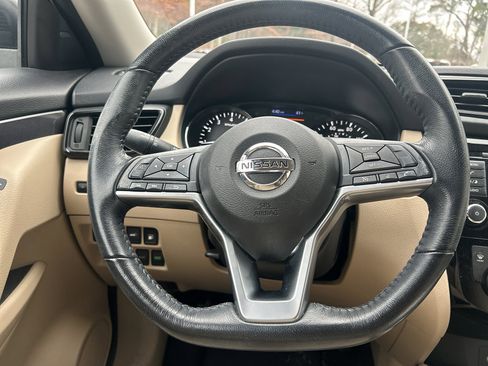Used 2018 Nissan Rogue SV image 15