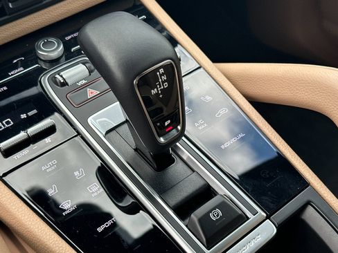 Certified 2023 Porsche Cayenne Platinum Edition image 22