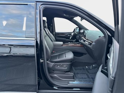 Used 2024 Cadillac Escalade Luxury image 13
