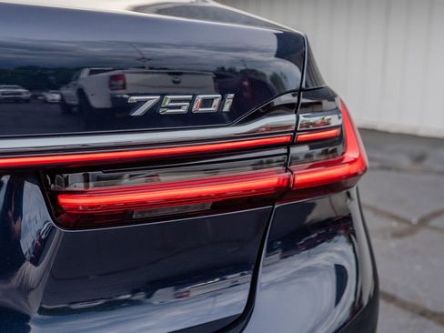 Used 2020 BMW 750i xDrive w/ Executive Package image 11