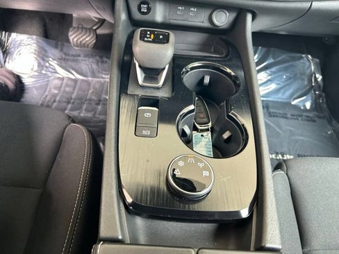 Used 2024 Nissan Rogue S AWD/4WD image 45