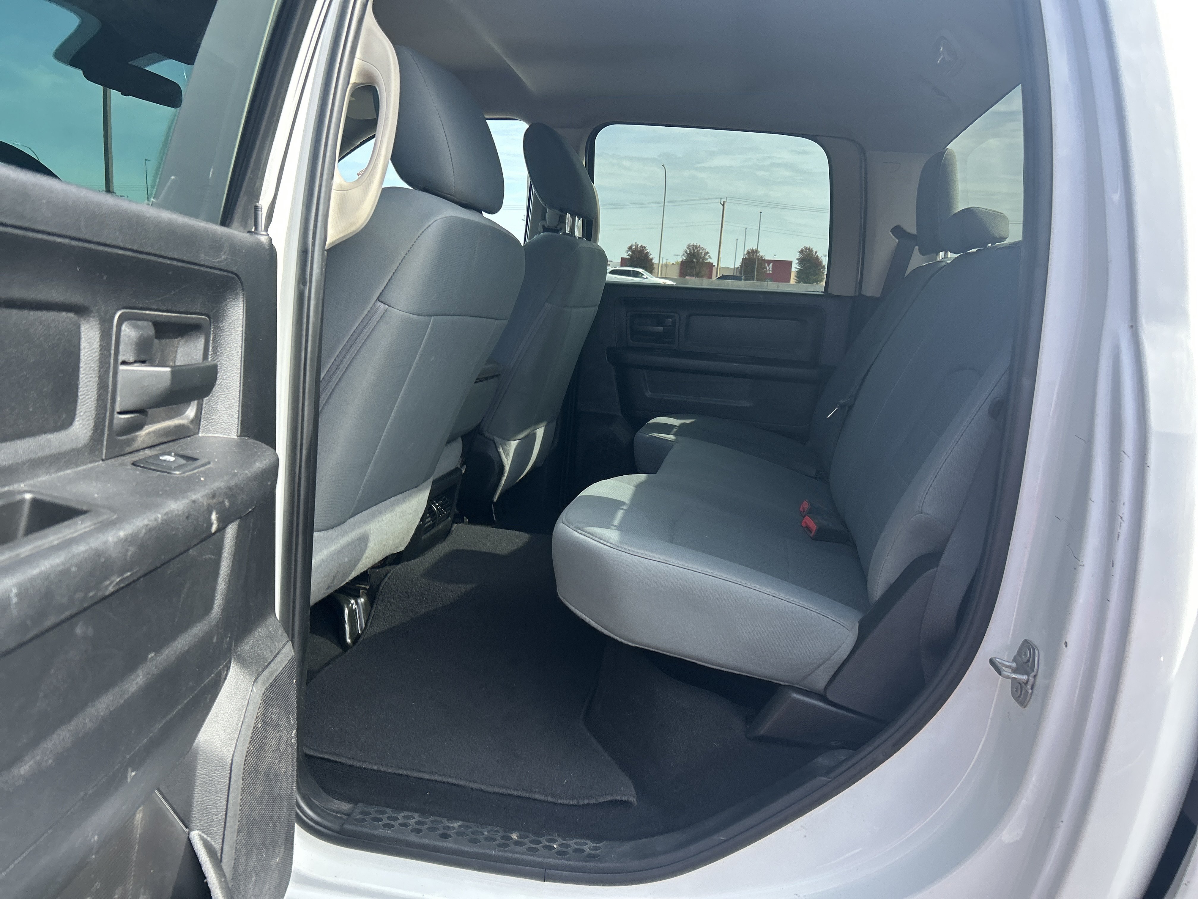 Used 2018 RAM 2500 Tradesman w/ Chrome Appearance Group AWD/4WD image 8