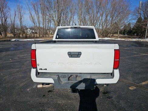 Used 2025 Toyota Tacoma TRD Off-Road image 5