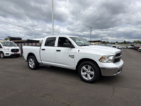 Used 2022 RAM 1500 Classic SLT AWD/4WD image 7